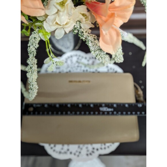 Michael Kors Beige Saffiano Leather Double Gusset Clutch Wallet Purse